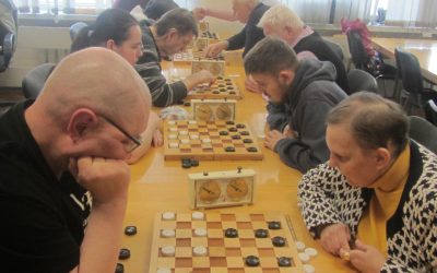 Ход к победе: турнир по шашкам среди инвалидов по зрению